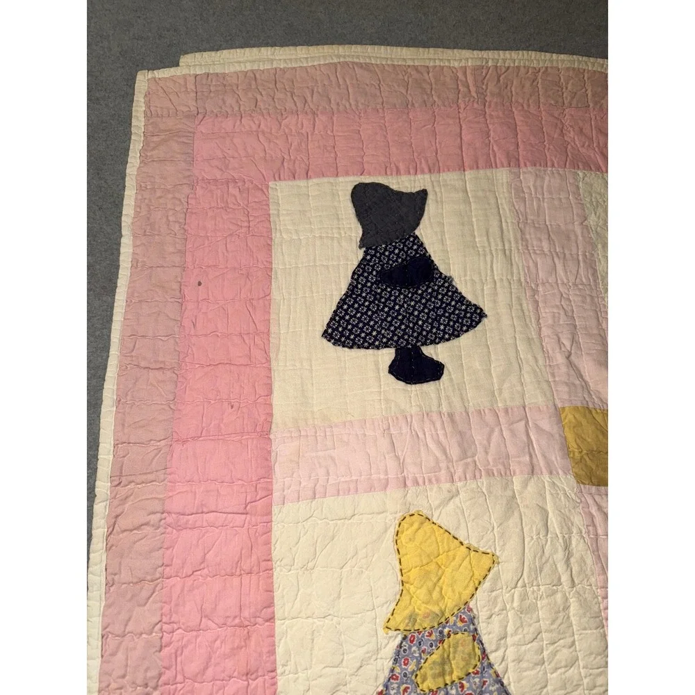 Vintage Handmade Sunbonnet Sue Applique Quilt Pink White Cotton Farmhouse 80x66
